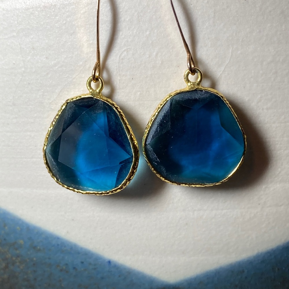 🏝🏝🏝Blue and gold trim to earrings.